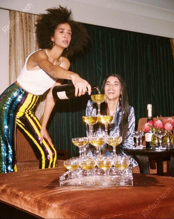 Маша Морилова не дождалась официантов и взяла (красиво) ситуацию в свои руки